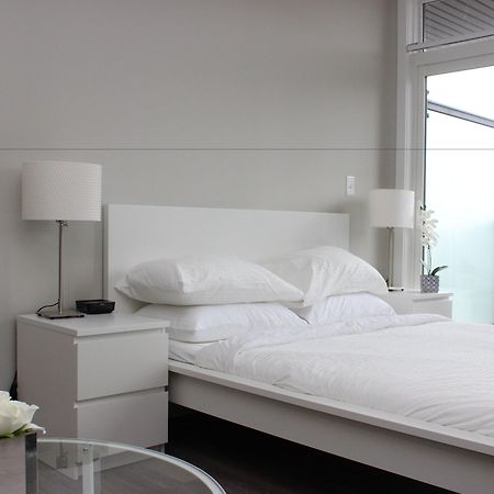 Atlas Suites- Furnished Apartments-College Street, Торонто Экстерьер фото