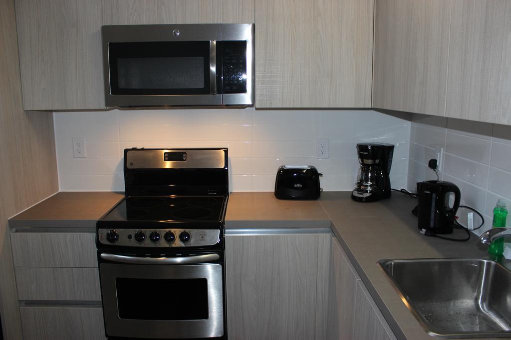 Atlas Suites- Furnished Apartments-College Street, Торонто Экстерьер фото