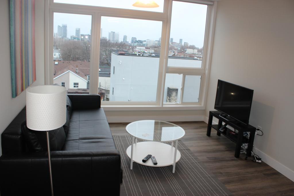 Atlas Suites- Furnished Apartments-College Street, Торонто Экстерьер фото