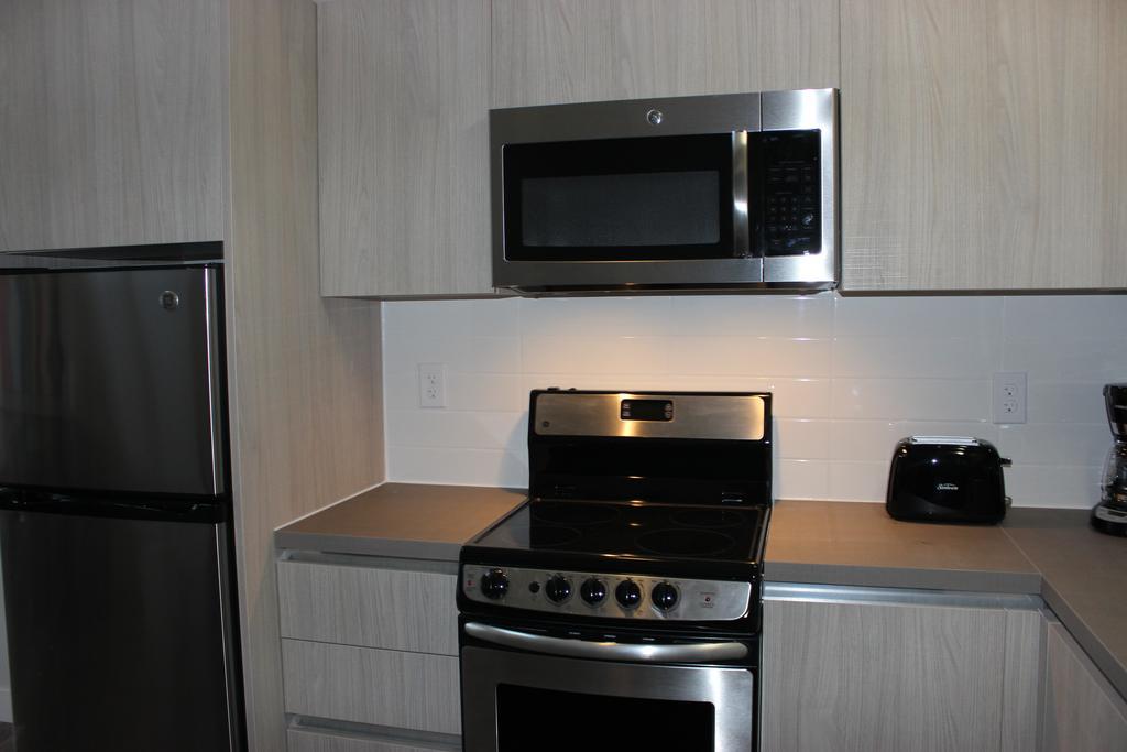 Atlas Suites- Furnished Apartments-College Street, Торонто Экстерьер фото