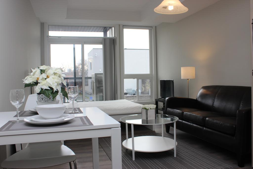 Atlas Suites- Furnished Apartments-College Street, Торонто Экстерьер фото