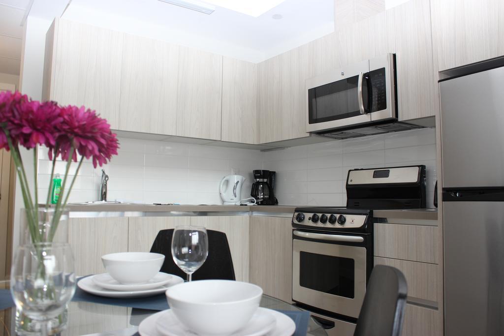 Atlas Suites- Furnished Apartments-College Street, Торонто Экстерьер фото