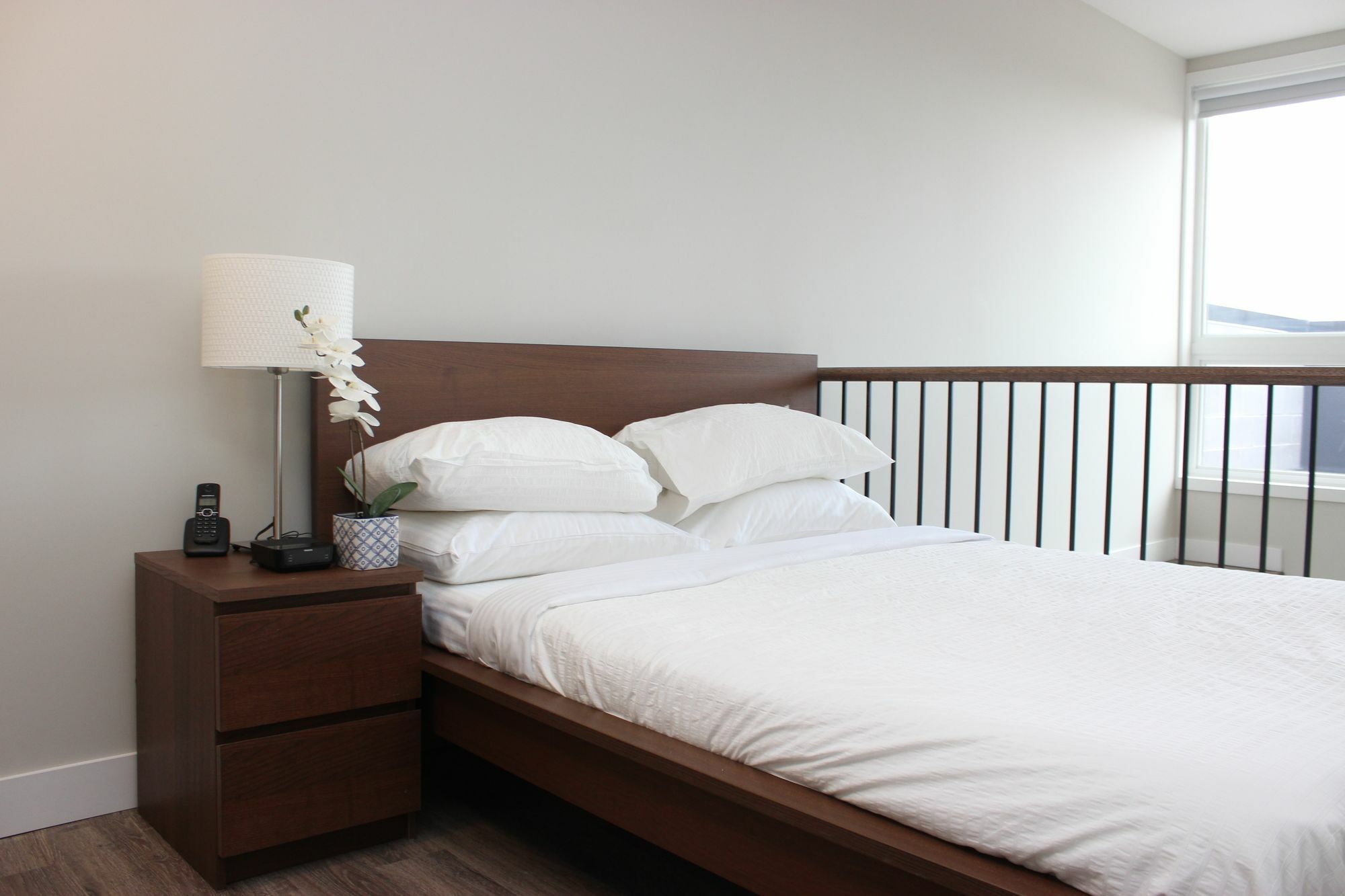 Atlas Suites- Furnished Apartments-College Street, Торонто Экстерьер фото